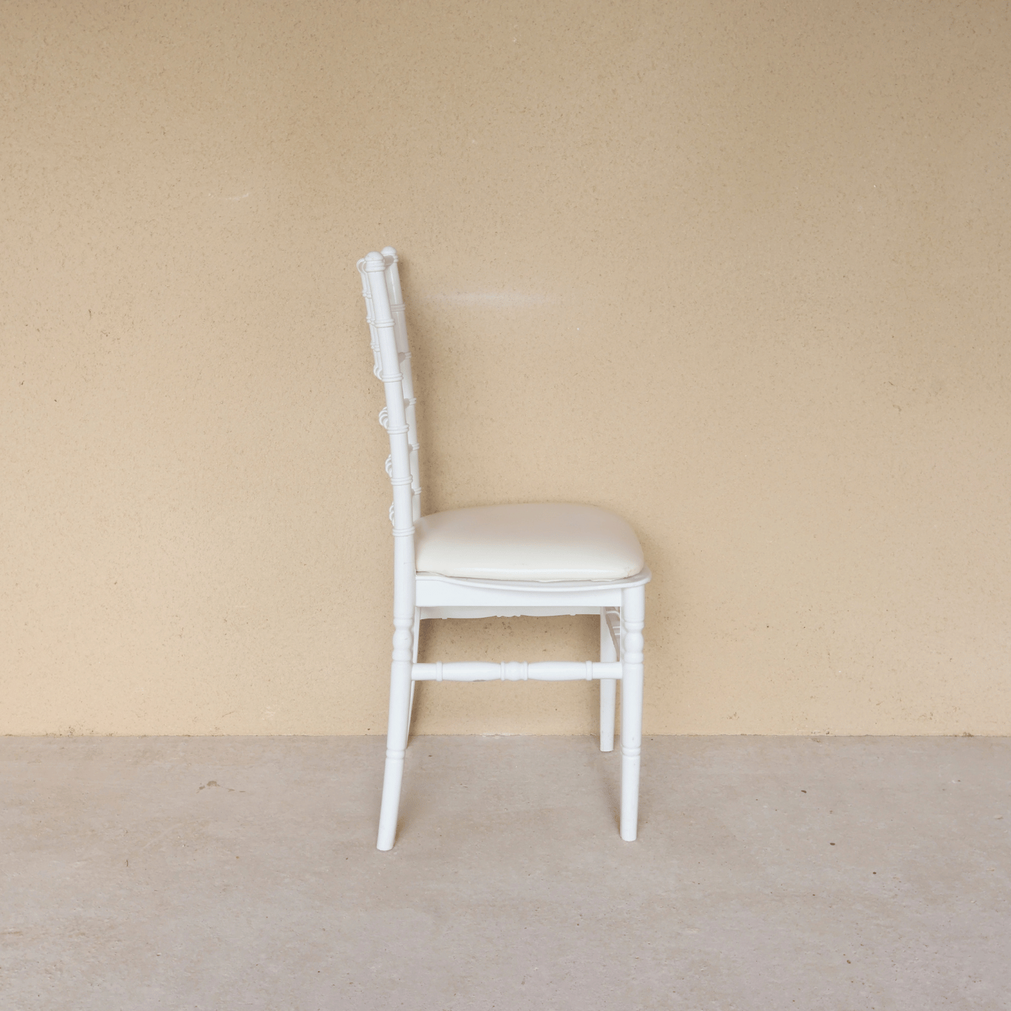 Chaise Chivari blanche