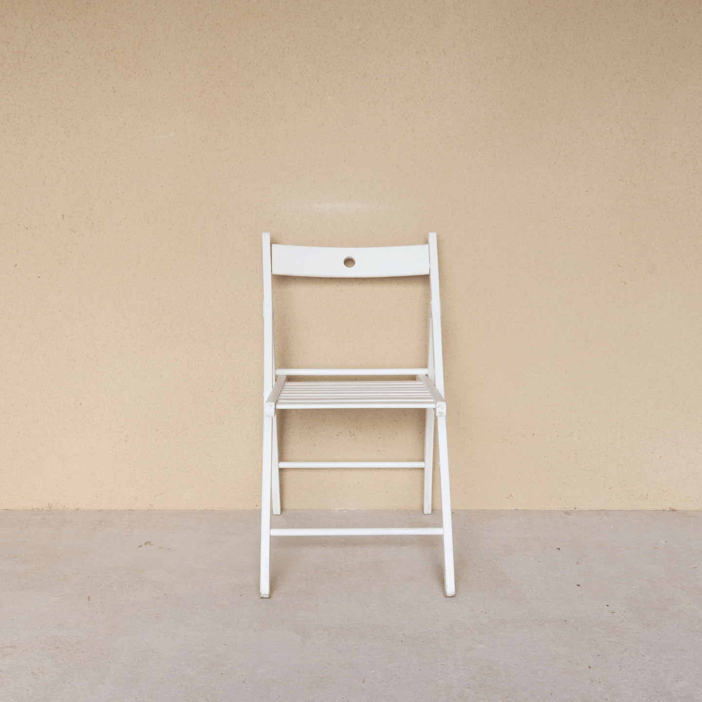 Chaise pliante lattée blanche