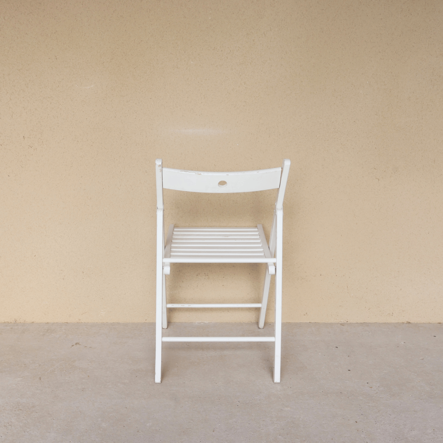 Chaise pliante lattée blanche