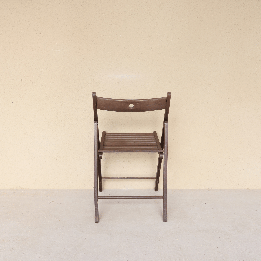 Chaise pliante lattée marron