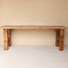 Table en bois massif claire