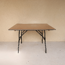 Table carrée 120X120 cm 4/8 personnes