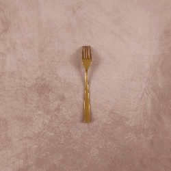 Fourchette de table dorée