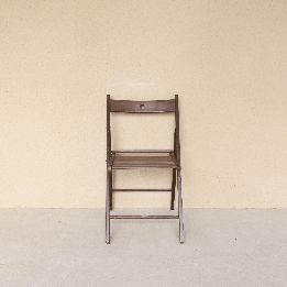 Chaise pliante lattée marron