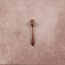 Fourchette de table cuivrée brillante