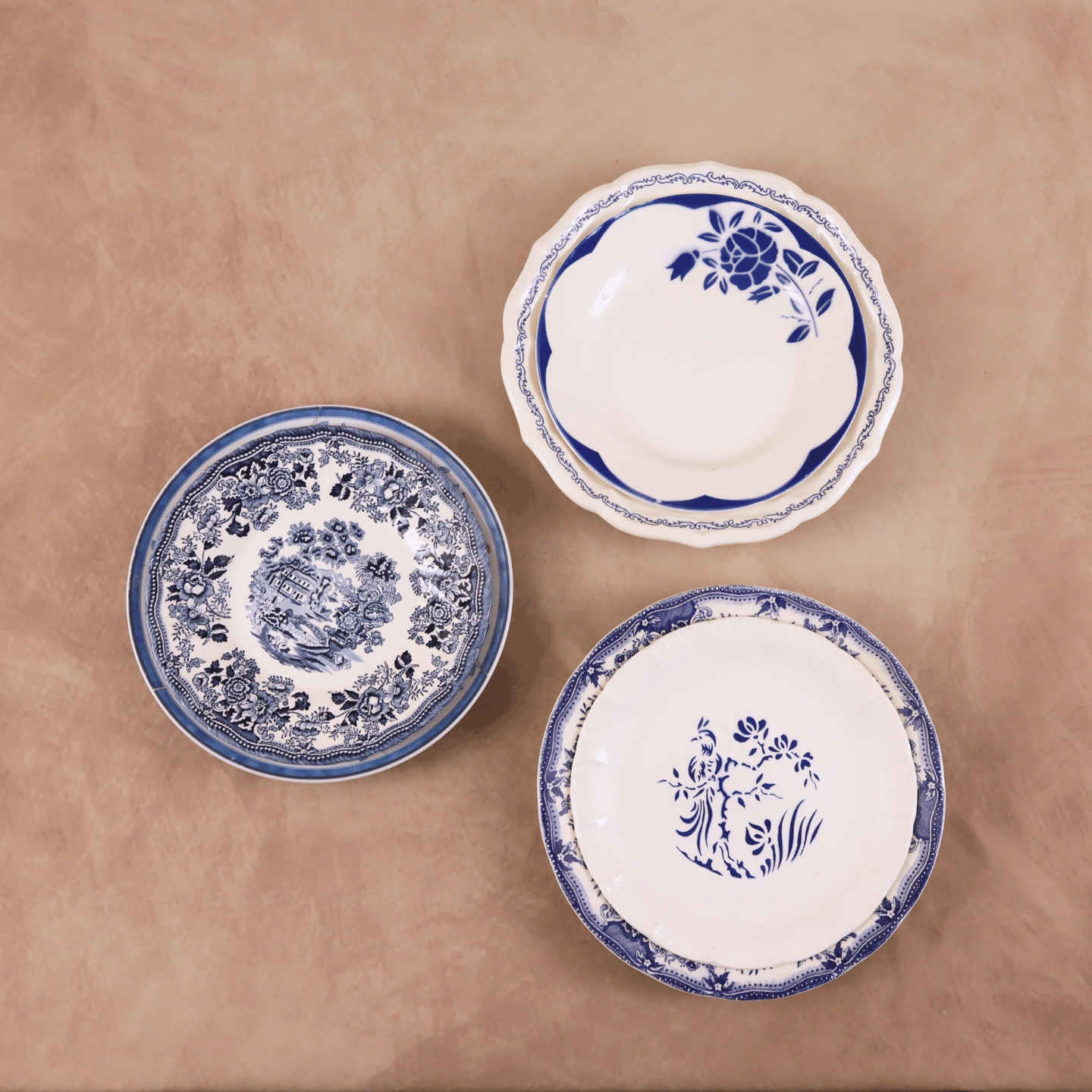 Assiette plate Vintage bleue