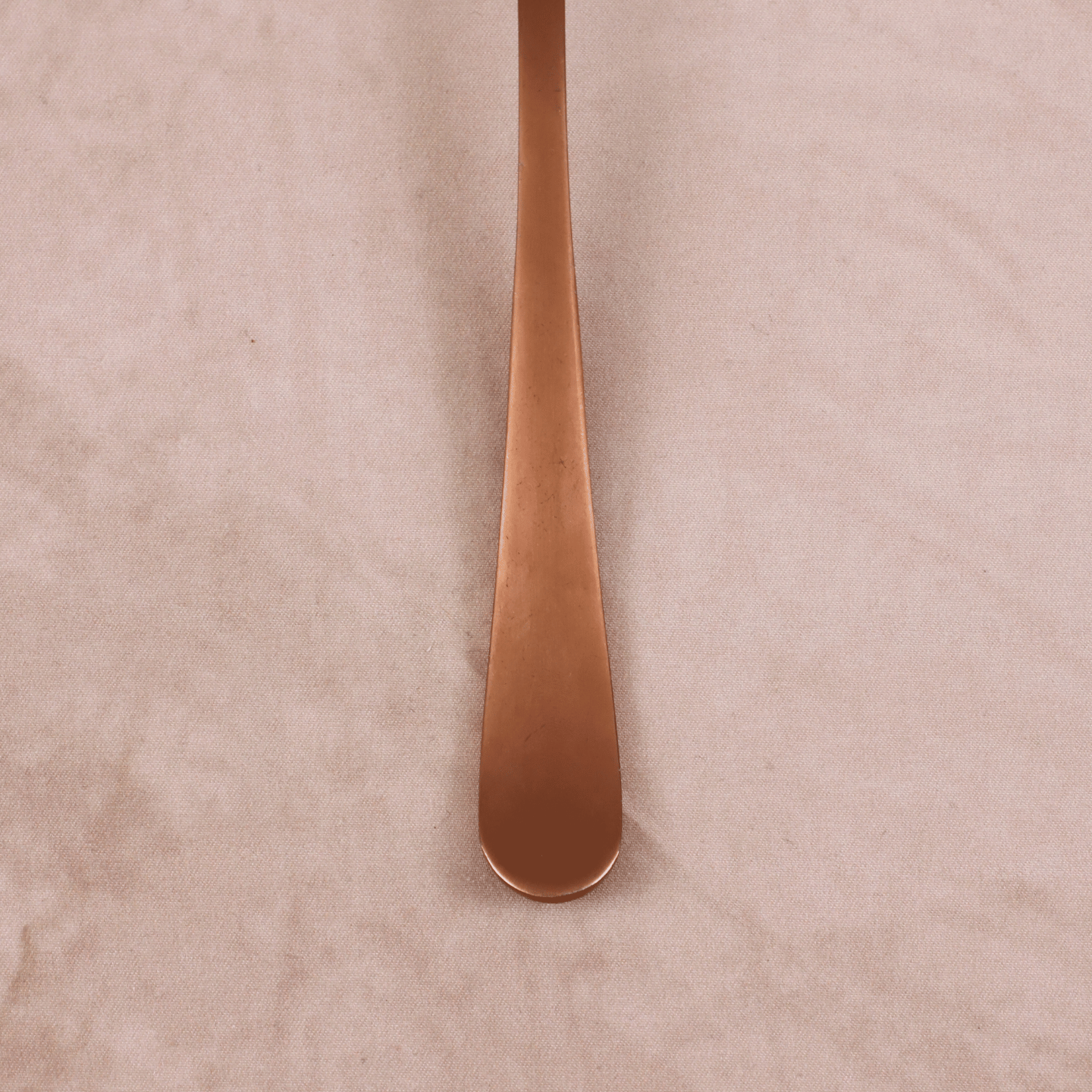 Fourchette de table cuivrée mate