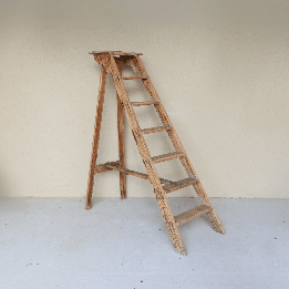 Location escabeau en bois déco 140 cm | August Events