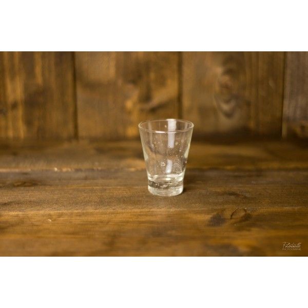 Verre shot avec de fines bulles