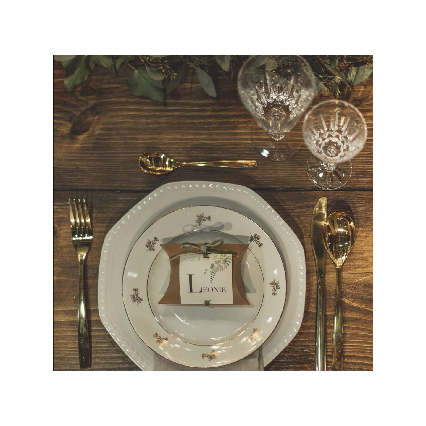 Fourchette de table dorée