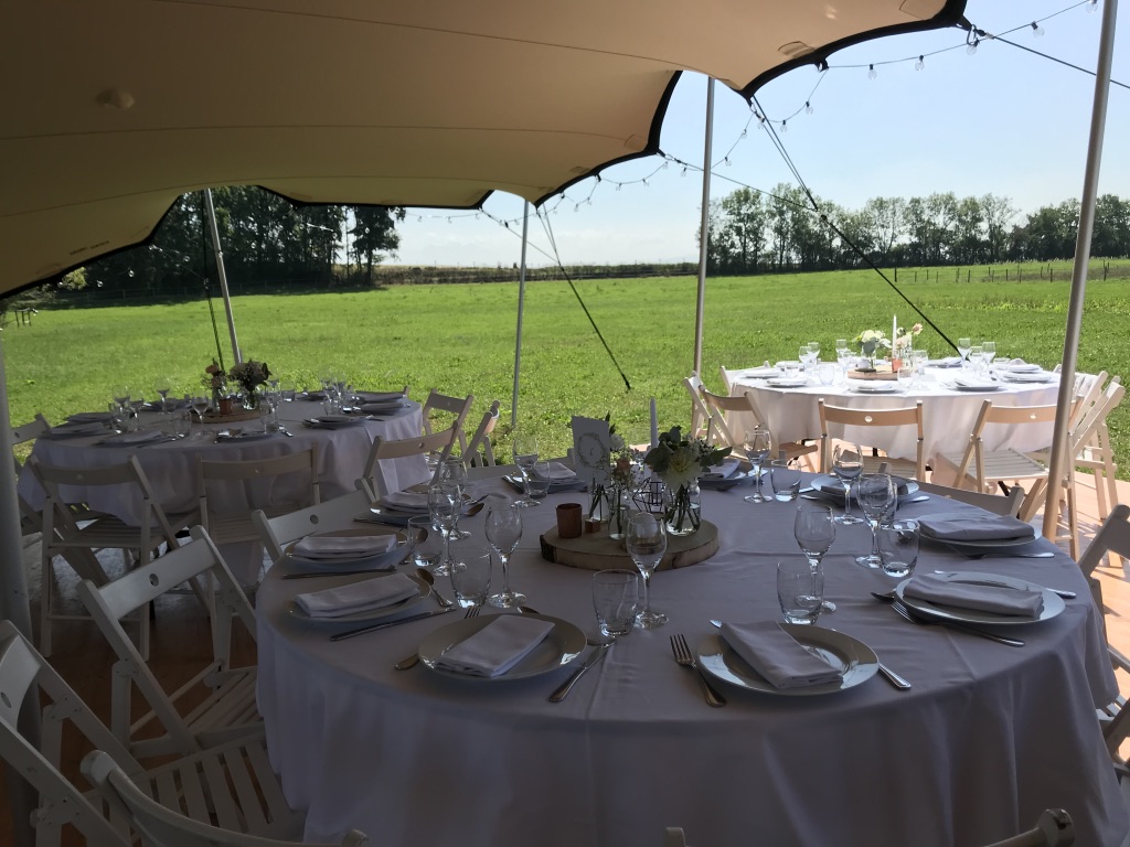 Chaise pliante lattée blanche repas mariage